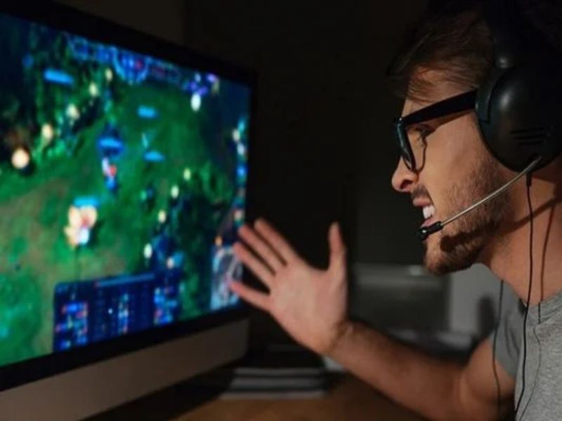Khi một người chat “GG” quá sớm và kéo theo cả team... đầu hàng trong bực tức